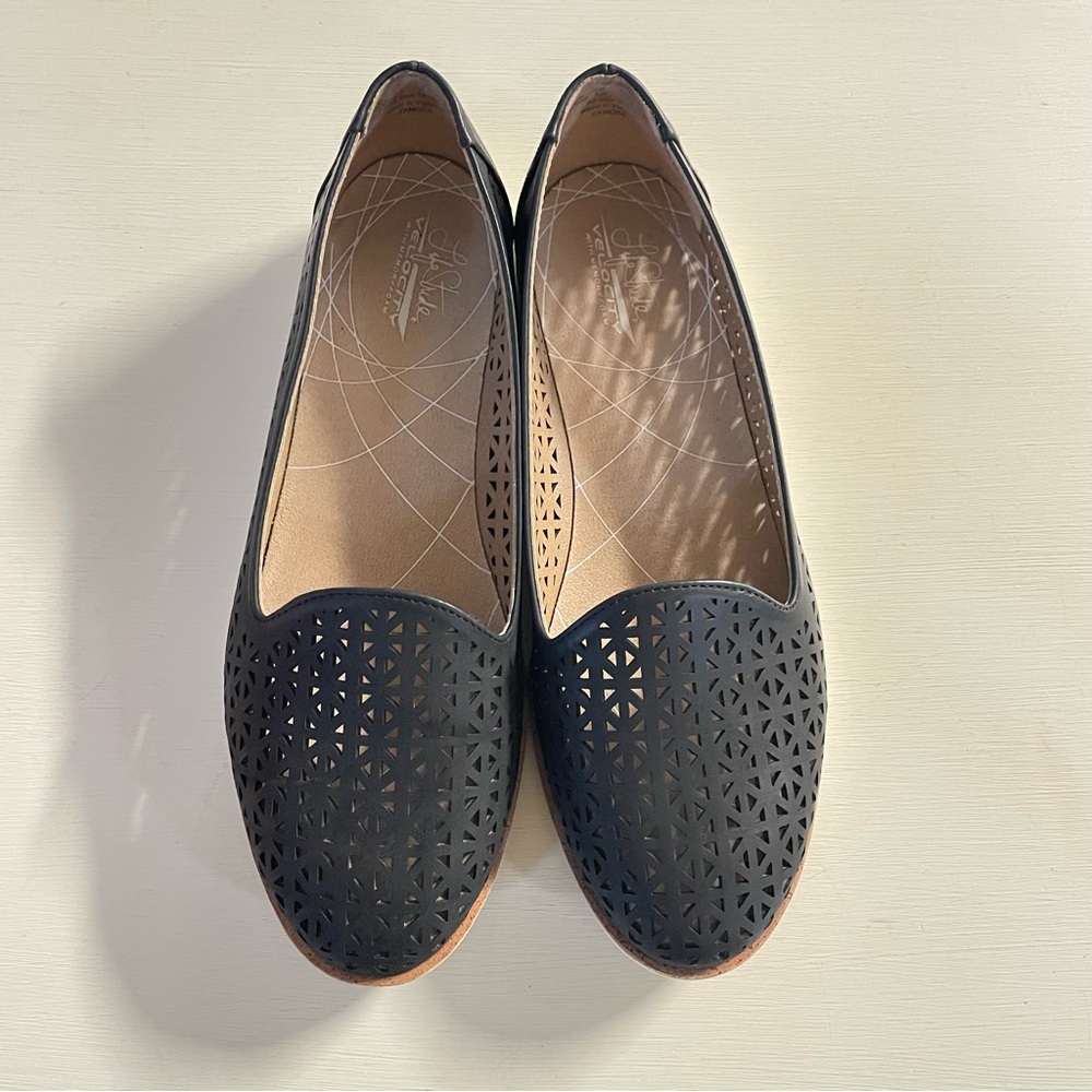 Life Stride Black Cut Out Women's Flats